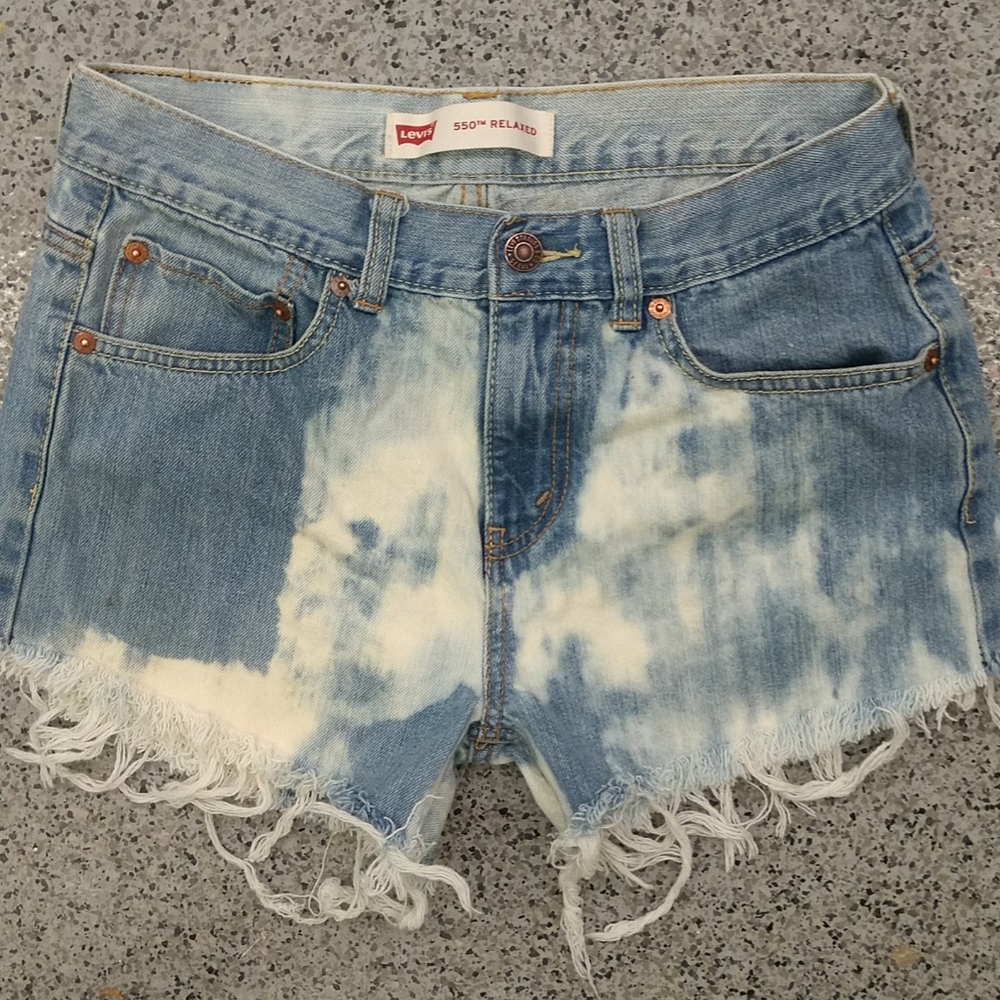 Levi's bleached cut off jean shorts - Picture 3 of 3
